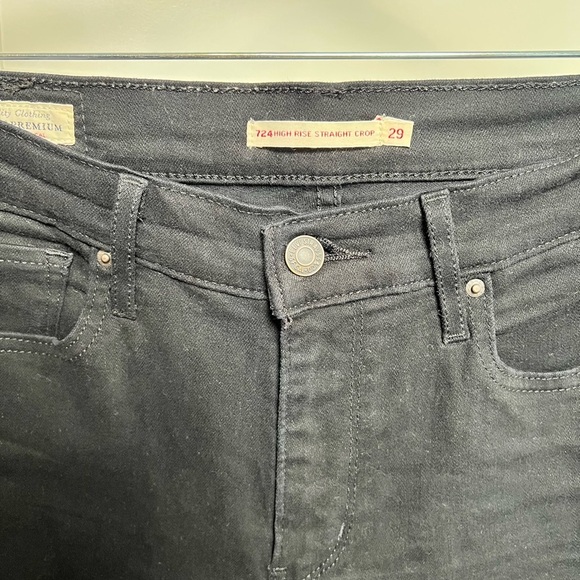 Levis 724 Black High Rise Straight Crop (29) - Picture 6 of 7